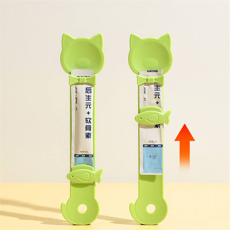 cat-treat-squeeze-spoon-1767079351